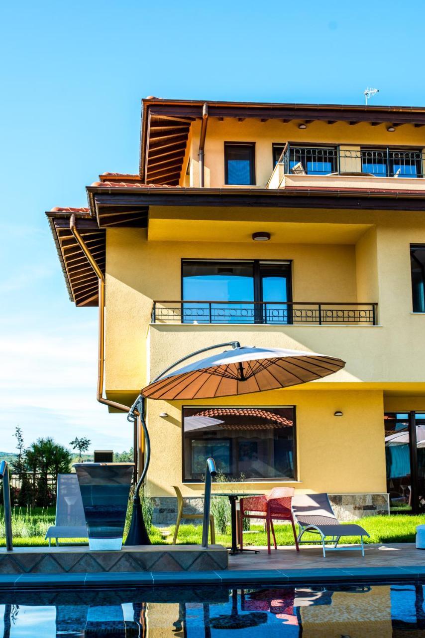 Villa Em Lozenec Exteriér fotografie
